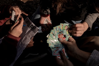 En la previa del Mundial, Argentina vive una fiebre por el álbum de figuritas que moviliza a niños y familias en todo el país
(NYT/Anita Pouchard Serra)