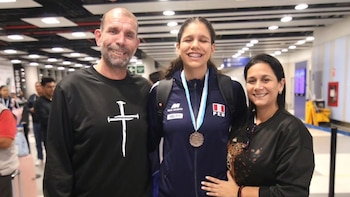 Voleibolista peruana de 13 años mide 1.90 metros y se confiesa tras ganar medalla en Copa Panamericana: “Mis papás siempre están presentes”