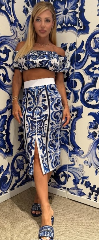 Elegancia y sensualidad resumió Evangelina Anderson en el look elegido para despedirse de Marbella (Instagram)