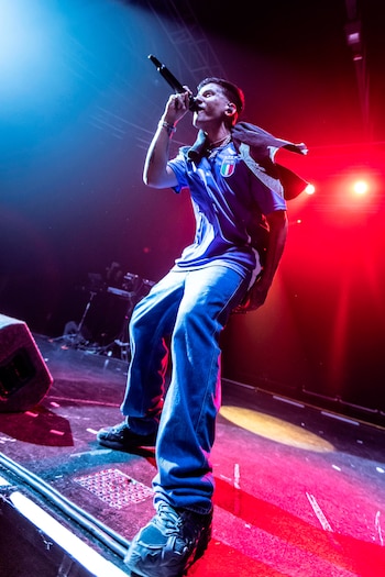 Duki en pleno show en