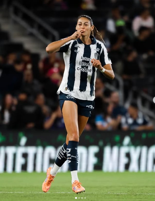 La histórica goleadora del conjunto regiomontano podría cerrar una etapa marcada por 118 goles y tres campeonatos de Liga MX Femenil. (Instagram / @cburkyy)