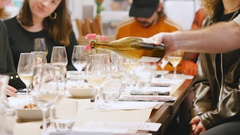 Manuela es copropietaria de La Cofra, un espacio de catas dedicado al vino natural en Barcelona (Cedida)
