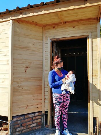 Gimena con su bebé de