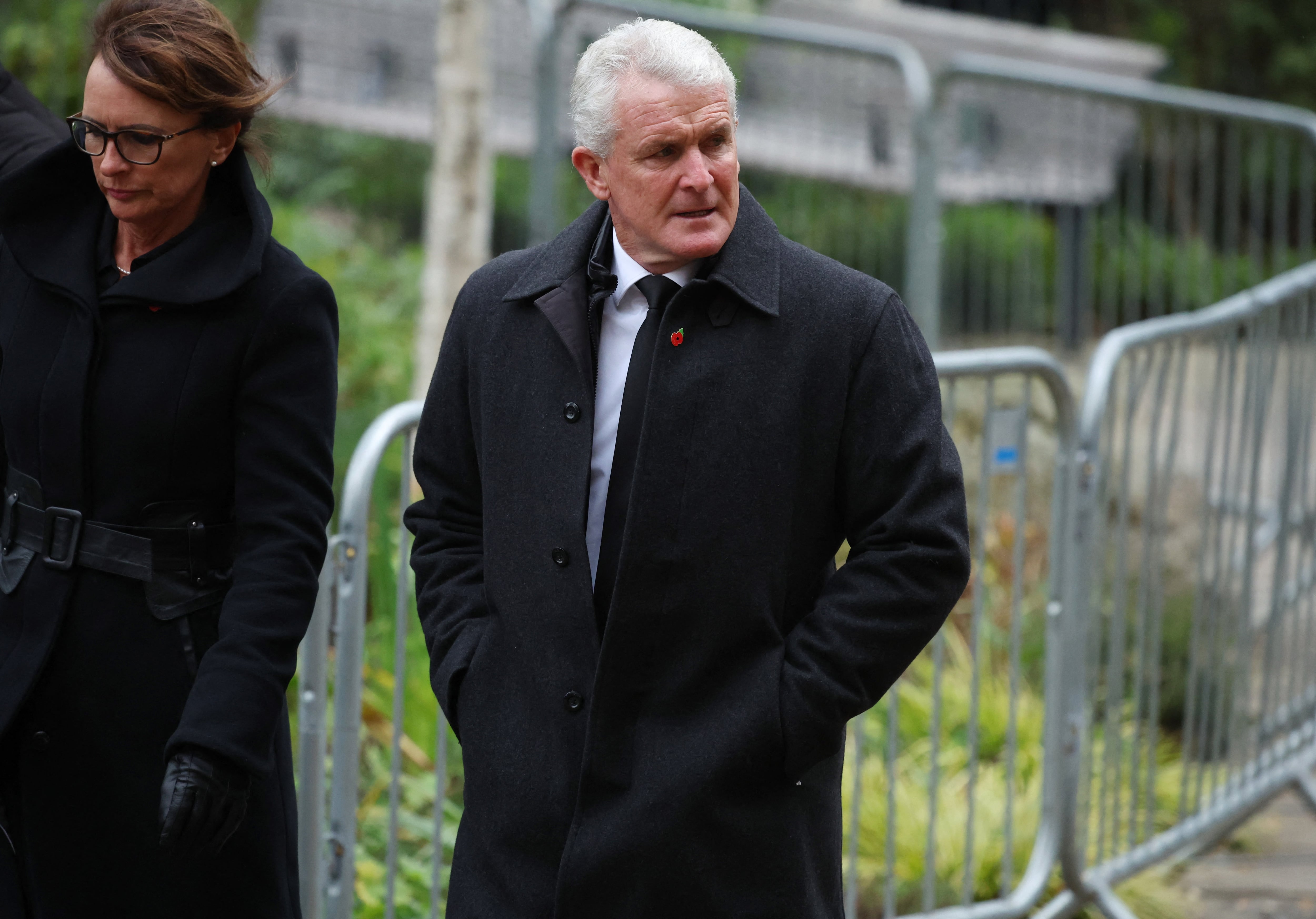 El ex futbolista y entrenador Mark Hughes, junto a su esposa (REUTERS/Phil Noble)