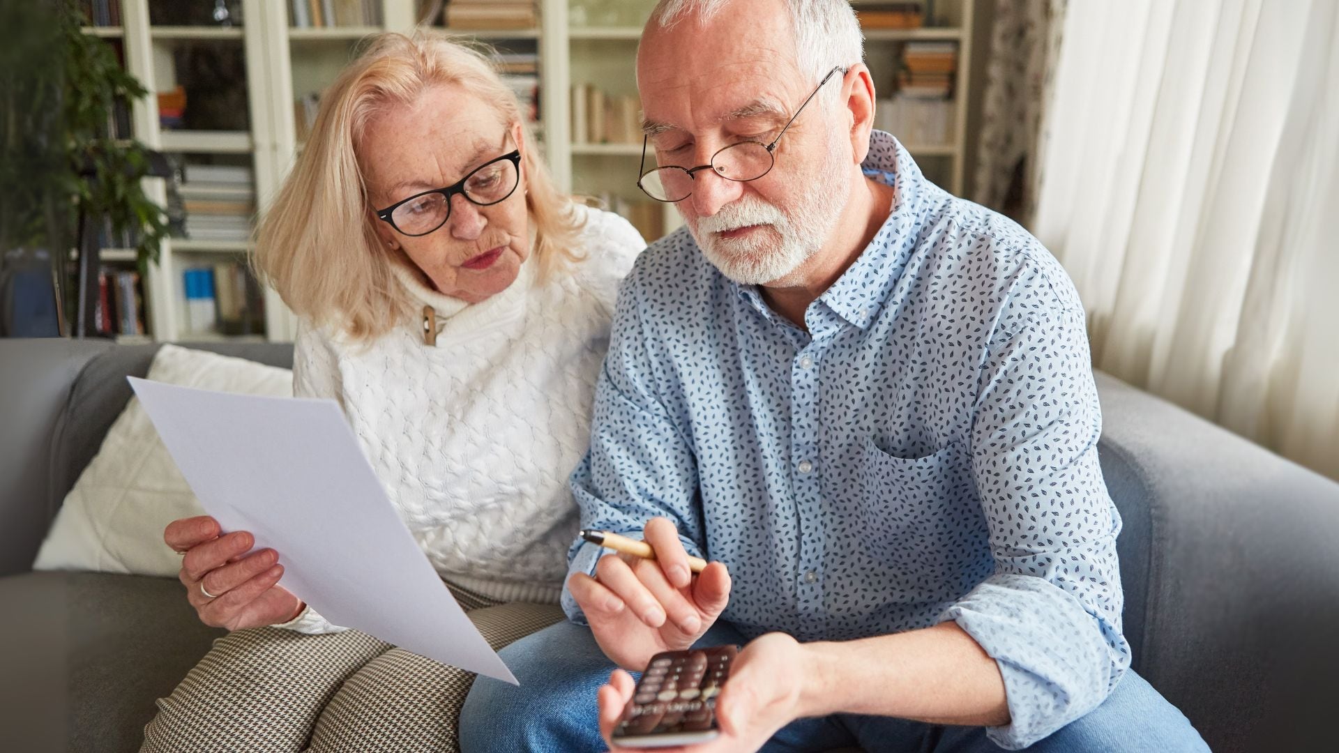 Diversificar los ingresos con pensiones, inversiones y actividades pasivas fortalece la estabilidad económica durante los años de retiro (Canva)