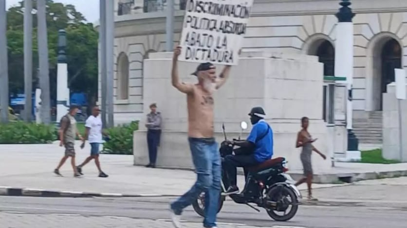 Ariel Limias Leyva fue trasladado a Villa Marista tras su detención en la escalinata del Capitolio, según informó su esposa./ (14ymedio)