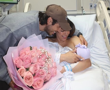 Felipe y Silvy se mostraron cautivados por su primera hija - crédito silvyaraujo / Instagram