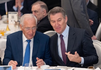 28/01/2025 El presidente de la ciudad autónoma de Melilla, Juan José Imbroda (i) y el presidente del Partido Popular, Alberto Núñez Feijóo (d), durante un desayuno informativo organizado por Nueva Economía Fórum, en el Hotel Mandarin Oriental Ritz, a 28 de enero de 2025, en Madrid (España).
POLITICA
Eduardo Parra - Europa Press