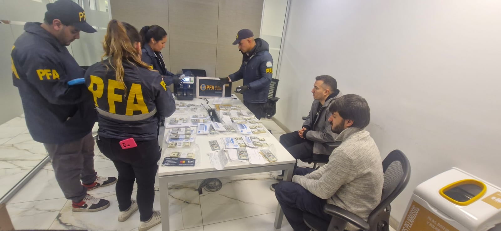 El operativo ordenado por el juez Sebastián Casanello incluyó cinco allanamientos en Mar del Plata y la Ciudad de Buenos Aires