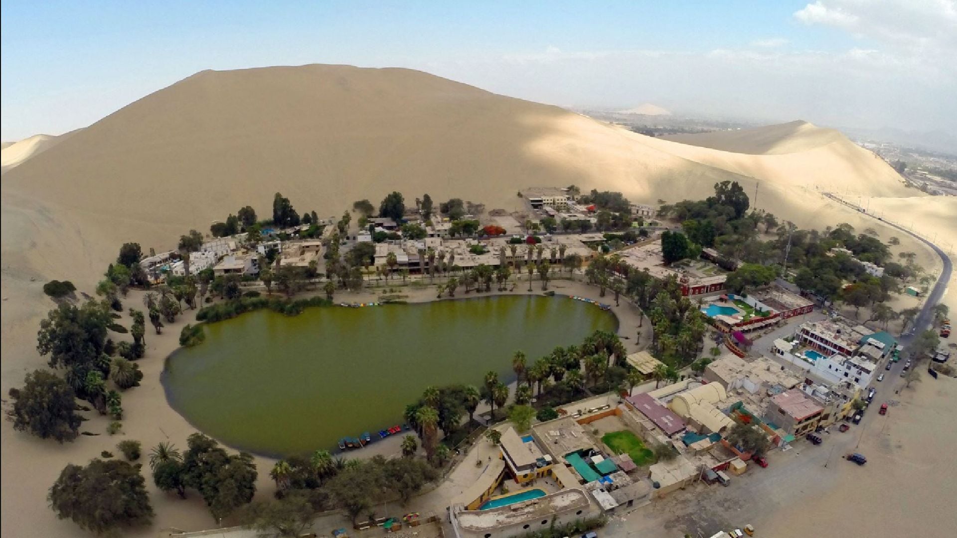 Un accidente ocurrido en las dunas provocó la amputación del brazo de una turista estadounidense y dejó diez personas heridas.(Andina)