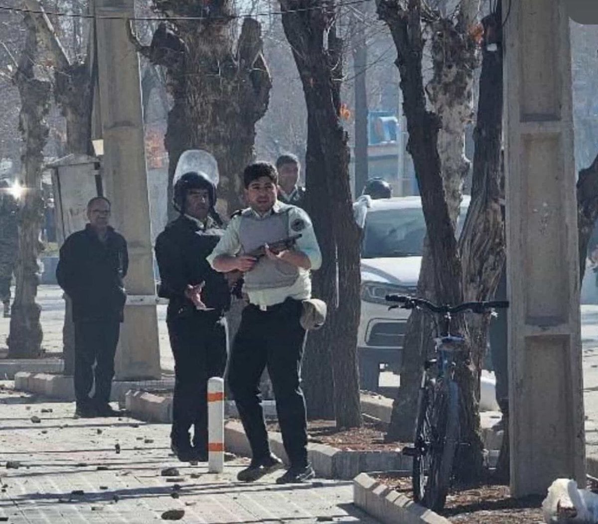 Las movilizaciones, en su séptimo día consecutivo, se produjeron en ciudades como Teherán, Shiraz, Mashad, Isfahán, Karaj y Malekshahi. (@emilykschrader)