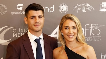 Álvaro Morata habla con Javier