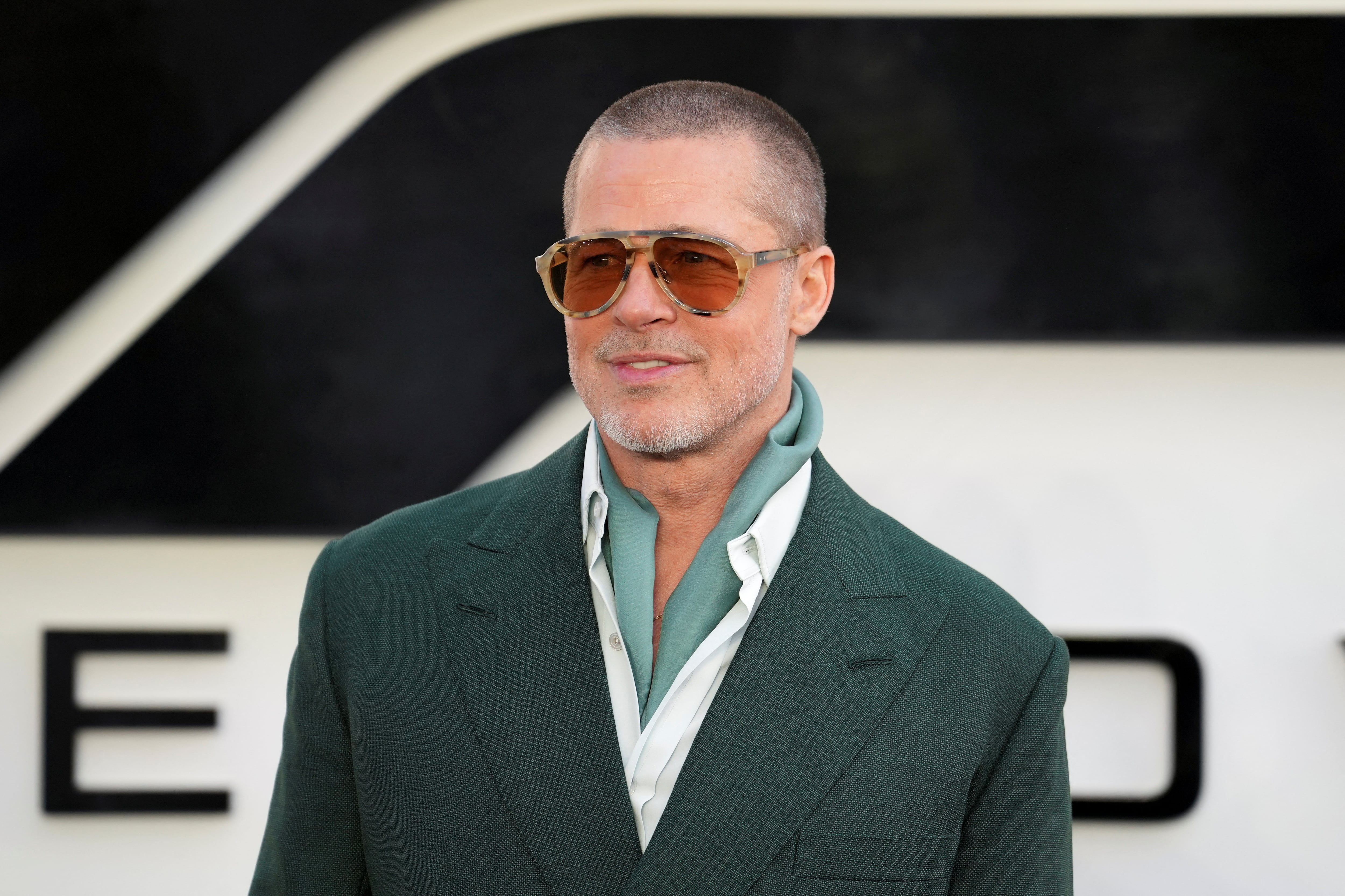 Brad Pitt afirmó que conserva un círculo reducido de amistades para compartir inseguridades y errores sin perder la complicidad (REUTERS)