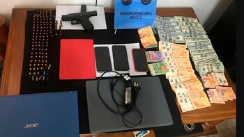 Dinero, computadoras y la Glock