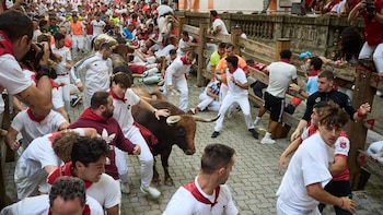 Los toros de Jandilla cierran los encierros de San Fermín con una carrera peligrosa con dos heridos por asta