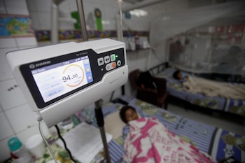 Las autoridades de salud pidieron eliminar criaderos de mosquitos, almacenar agua de forma adecuada y consultar ante síntomas de dengue. REUTERS/Fredy Rodriguez