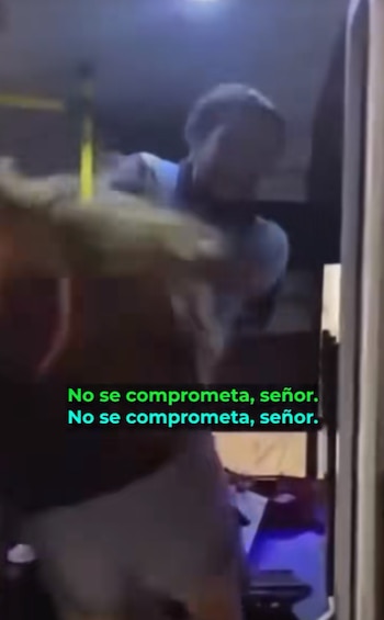 La Coordinación General de Movilidad y Transporte de Morelos abrió un procedimiento administrativo luego de que un video mostrara la agresión entre un conductor y una usuaria. (Captura de pantalla)