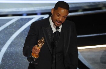 Will Smith accepts the Oscar