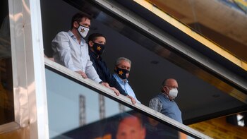 Ameal mirando el partido entre