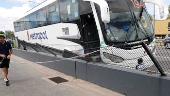 La puerta del micro se