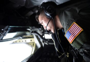 Un caza F-16 despegó de