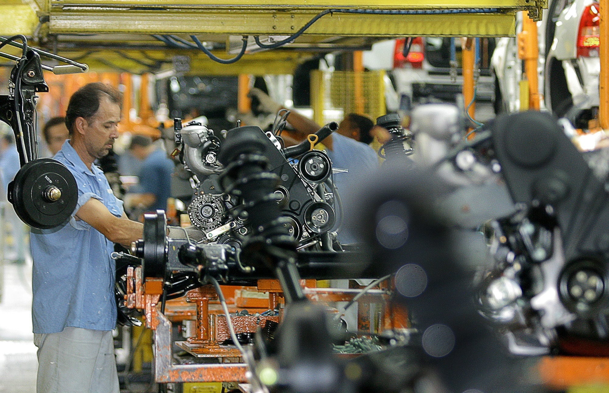 Trabajadores en una planta automotriz en Sao Bernardo do Campo, Brasil (EFE/Caetano Barreira/Archivo)