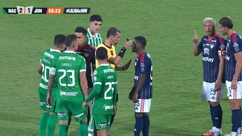 James Rodríguez y Teo Gutiérrez se agarraron en el Nacional vs. Junior: qué fue lo que se dijeron