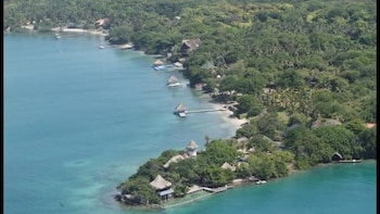 Señalan al hermano del Registrador