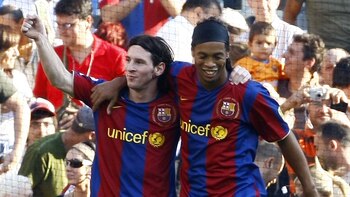 Messi y Ronaldinho juntos en