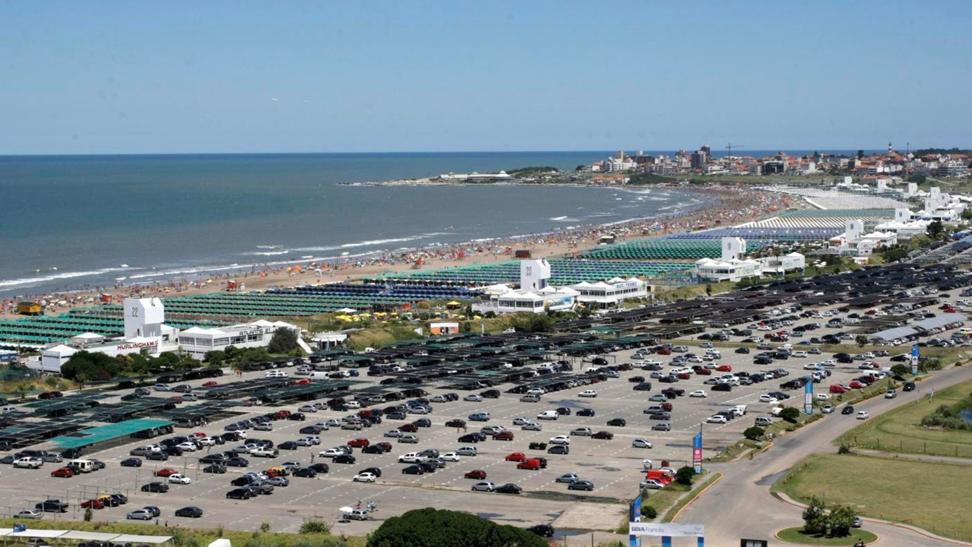 Entre diciembre de 2025 y mediados de enero de 2026, Mar del Plata recibió casi 1,4 millones de turistas, un 4,6 % menos que en el mismo período de la temporada pasada (EMTUR)