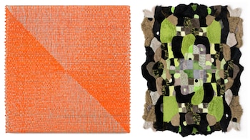 Dos obras textiles. A la izquierda, un tejido cuadrado naranja y gris con diseño diagonal. A la derecha, un collage de parches de tela y piel en tonos verdes, marrones y negros