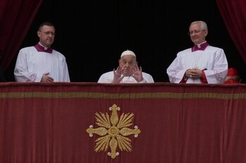 El papa Francisco aparece en