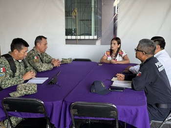 Grecia Quiroz durante la reunión