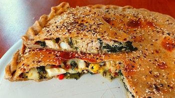 Verdura cocida, carne desmenuzada y