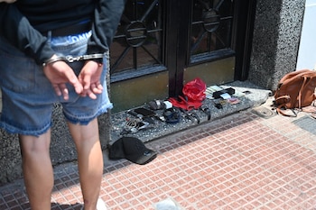 Uno de los detenidos y