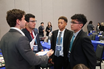Las deliberaciones examinaron las tensiones armadas internacionales en Ucrania, Rusia e Irán bajo la perspectiva del multilateralismo. (Foto: UNA Comunica)
