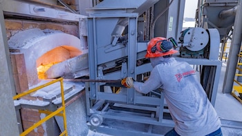 No hay mal que dure cien años: manufactura repunta en febrero y corta caída de 7 meses en bienes de consumo