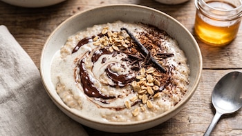Receta de avena con chocolate y vainilla para desayunar, rápida y fácil