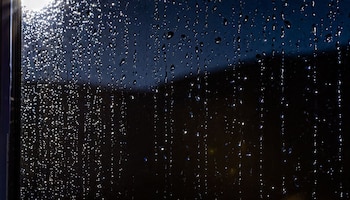 Temperatura, probabilidad de lluvia, nubosidad y rayos ultravioleta son algunos de los datos que debes de saber antes de salir de casa (Imagen Ilustrativa Infobae)