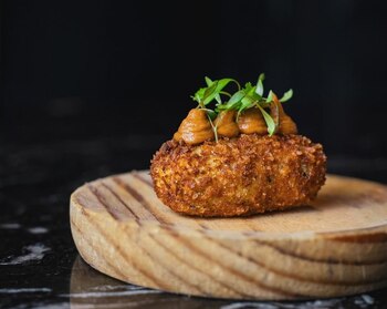 Croqueta de bacalao con chorizo