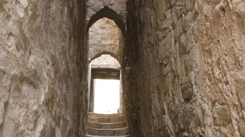 La calle más estrecha de Cataluña: 57 centímetros, ligada a la presencia judía en el pueblo y un testimonio de un pasado medieval