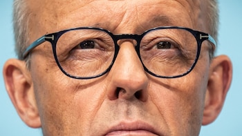Merz promete proteger la democracia "si es necesario con la Constitución"