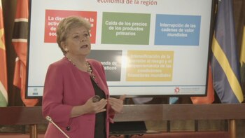 América Latina está ante el comienzo de una "profunda recesión" debido al nuevos coronavirus, que llevará en 2020 a una caída del Producto Interno Bruto (PIB) regional de 1,8 a 4%, con una proyección de fuerte incremento de la pobreza extrema, estimó el viernes la Comisión Económica para América Latina y el Caribe (Cepal).