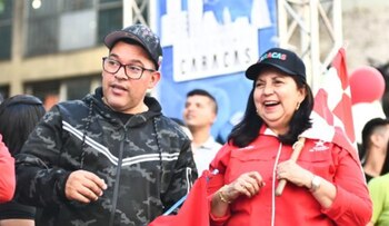 Nahum Fernández con la almirante