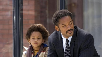 Jaden Smith ganó reconocimiento cuando protagonizó "En busca de la felicidad" junto a su padre. (Captura de video)