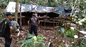 La extracción ilegal de oro en Corcovado involucra maquinaria pesada, alteración de ríos y caminos clandestinos que dañan el ecosistema. (Imagen: CRHOY)