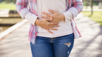 Digestión pesada en verano: qué es, síntomas, causas y soluciones
