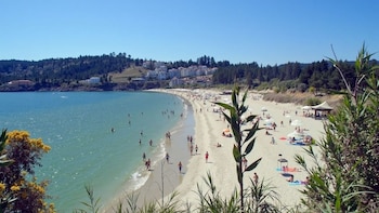 La playa de Galicia que cuenta con arenales para ir con niños y restaurantes frente al mar