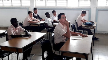 Alumnos cubanos en un colegio (@CubaMINED/Archivo)