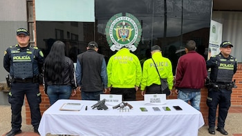 Así fueron capturados cinco falsos policías en el sur de Bogotá: uno de ellos tiene antecedentes por homicidio, secuestro y violencia intrafamiliar